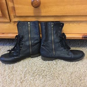Women’s Size 8 black lace up combat boots